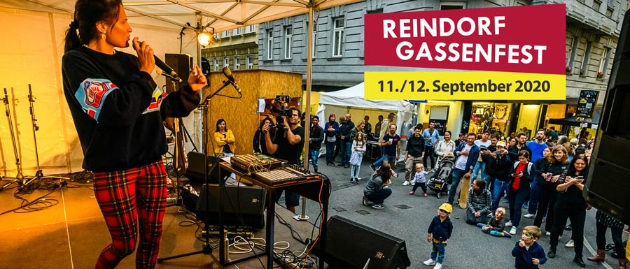 Plakatmotiv mit Titel und Foto vom Reindorfgassenfest 2019. Foto: Cicek-Graf